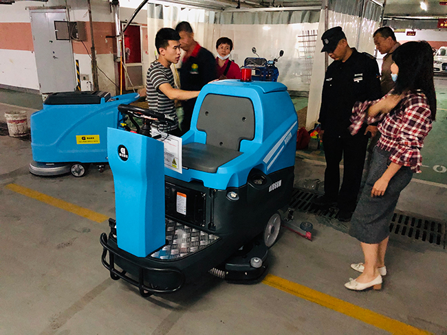 鼎潔盛世洗地機(jī)助力小區(qū)停車場(chǎng),零差評(píng)57
