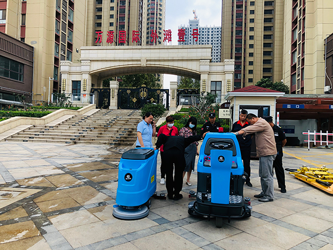 鼎潔盛世洗地機(jī)助力小區(qū)停車場(chǎng),零差評(píng)57
