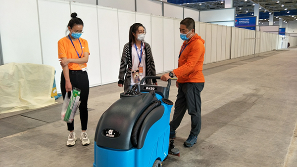 鼎潔盛世洗地機現場效果直接征服客戶81