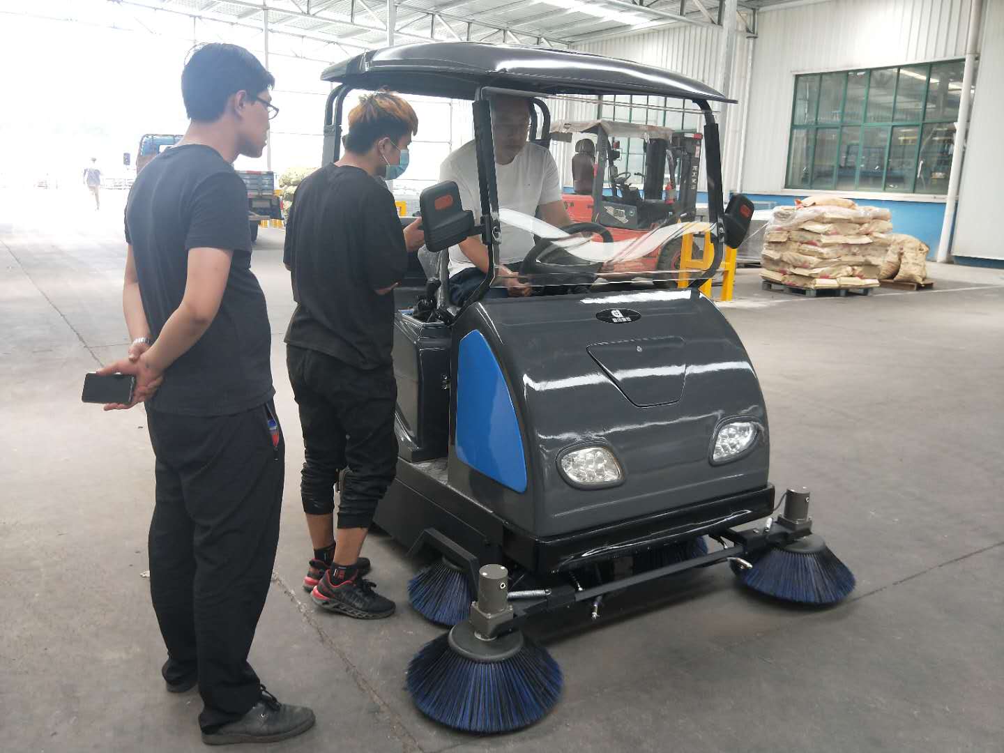 小區掃地機做清潔要選擇什么樣的89